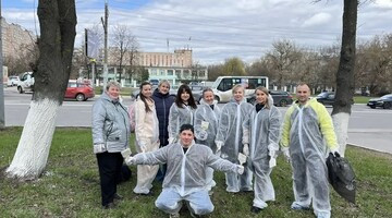 Сотрудники «Зеленой рощи» вышли на общегородской субботник