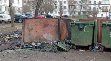 Четыре контейнера сожжены за один день