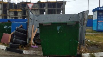Регоператор напоминает, что шины запрещено выбрасывать на контейнерную площадку